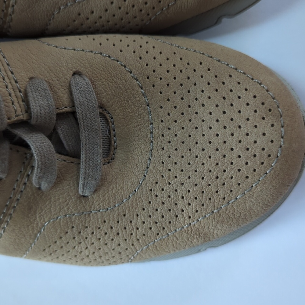 Dansko, Alissa, tan/ khaki walking shoe. Sz 10. (40) - Picture 4 of 12